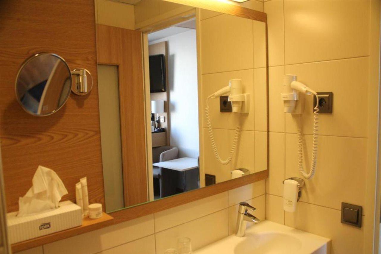 Hotel Savoy มารีฮามน์ ภายนอก รูปภาพ