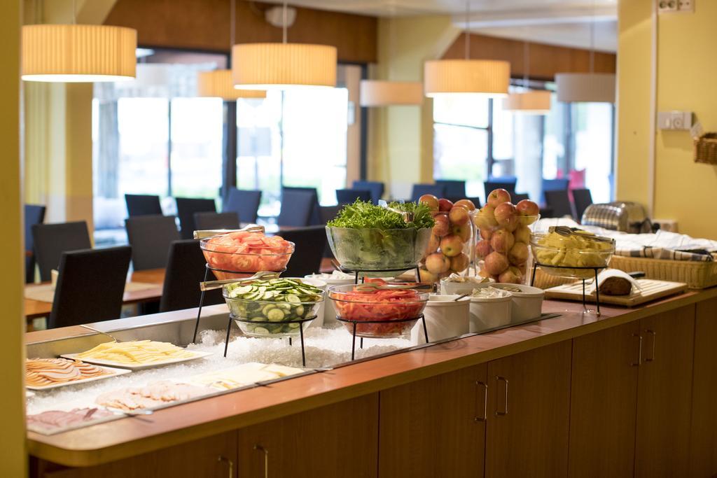Hotel Savoy มารีฮามน์ ภายนอก รูปภาพ